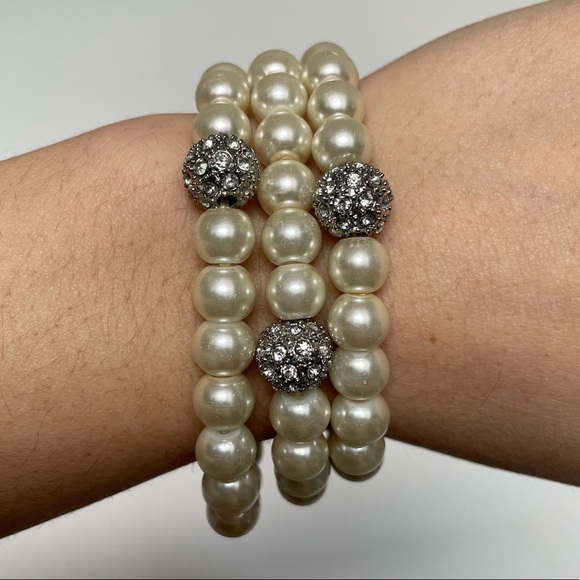 Three strand pearl and rhinestone bracelet - Picture 3 of 3
